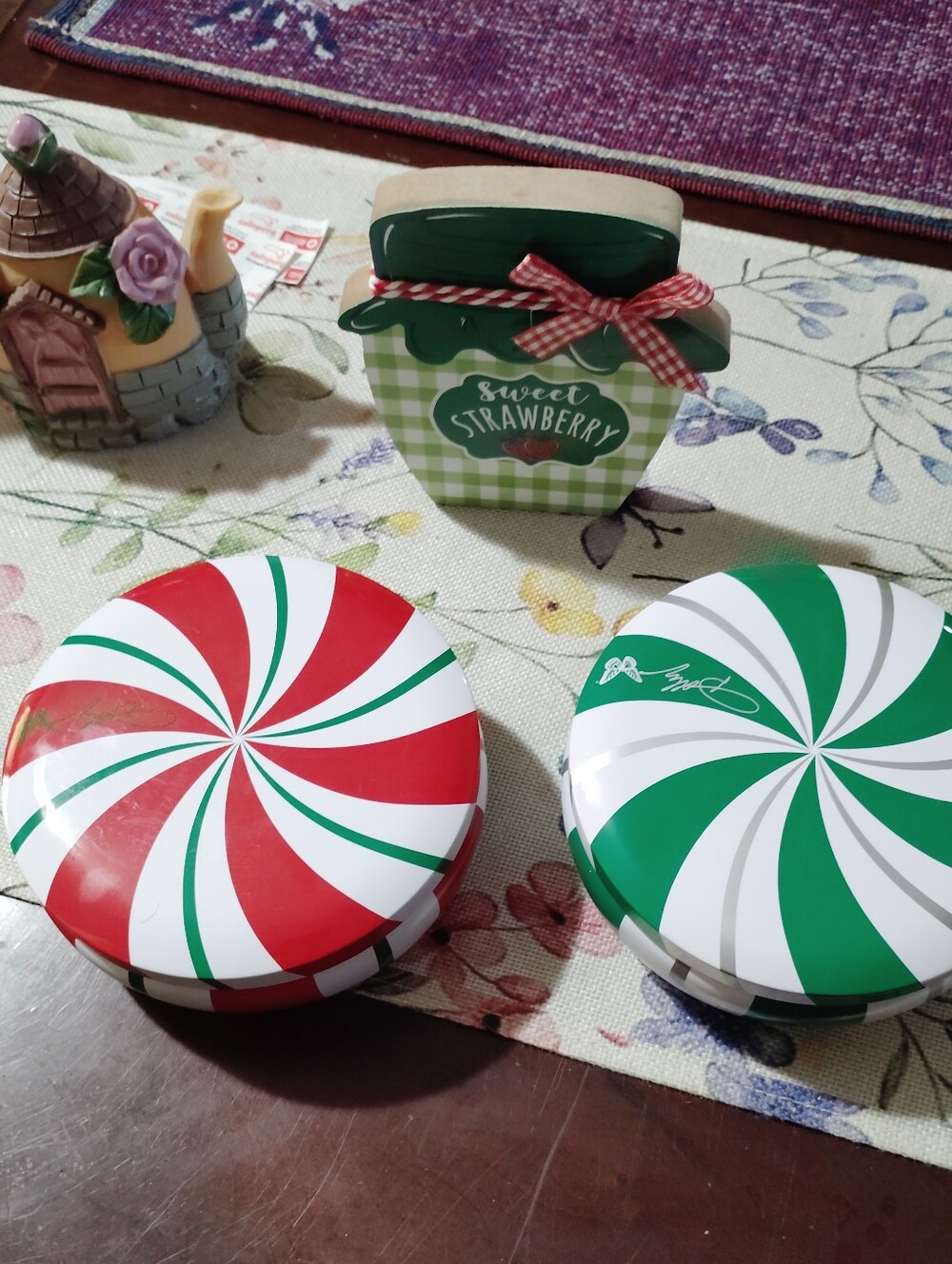 Dolly Parton Christmas tin candles
